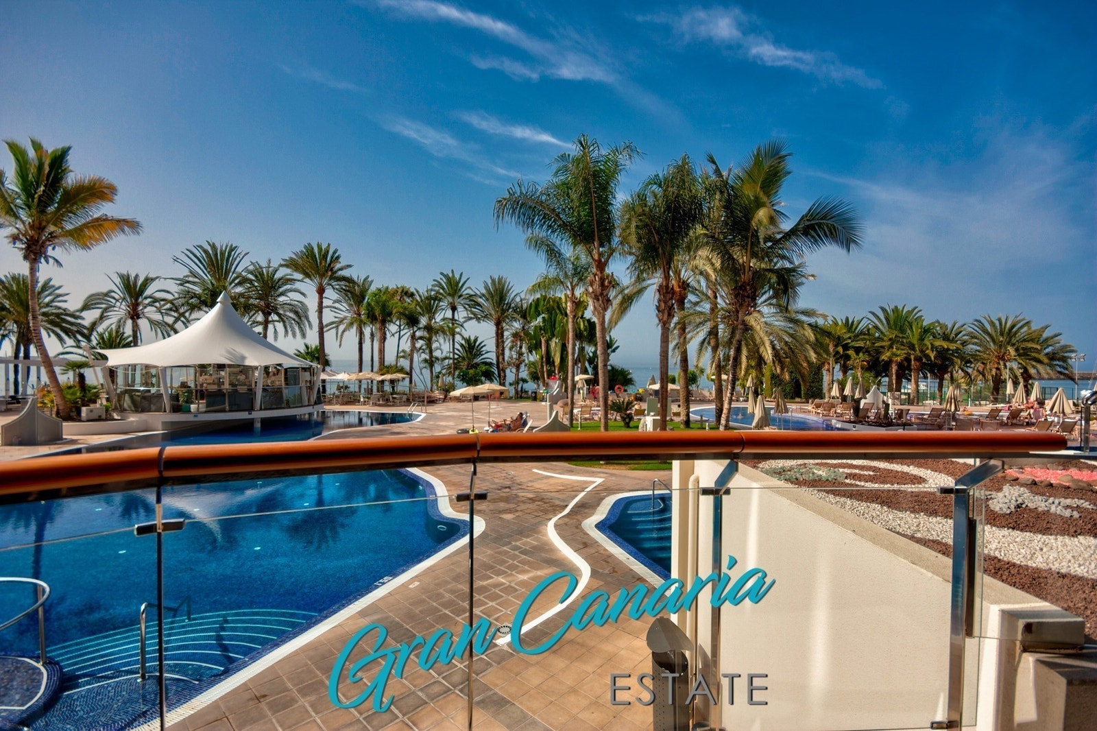 Utsikt fra leilighetens terrasse
De neste bilder viser fellesområdene Galleribilde