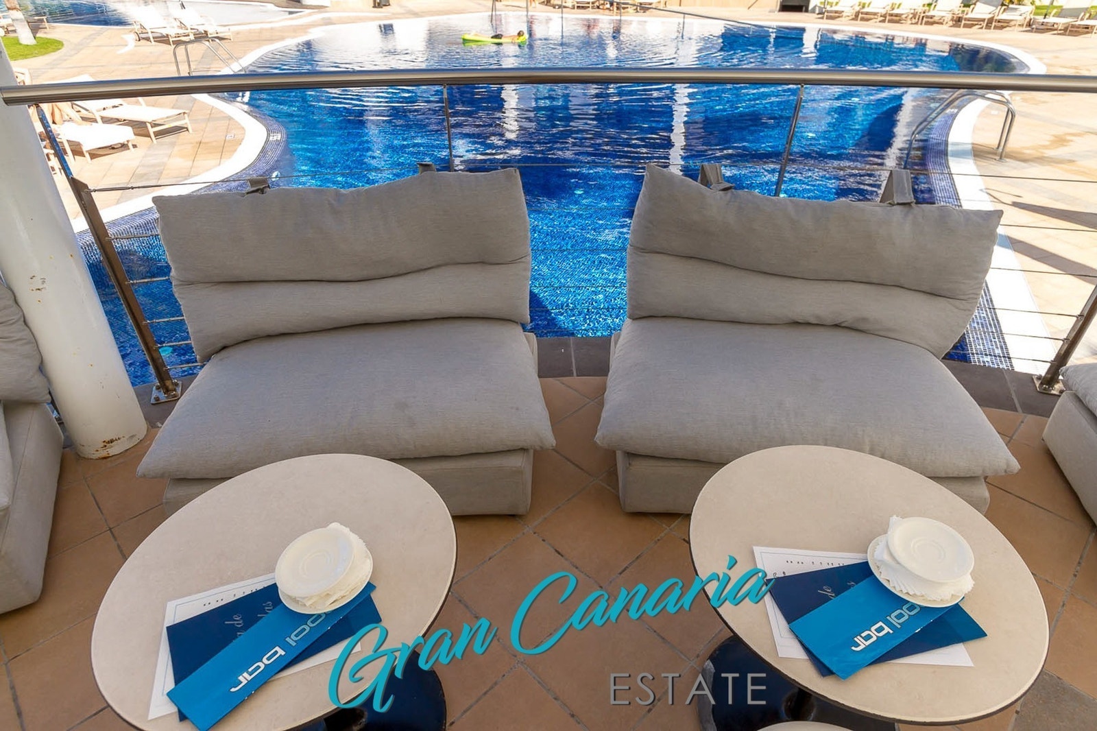 Poolbar Galleribilde