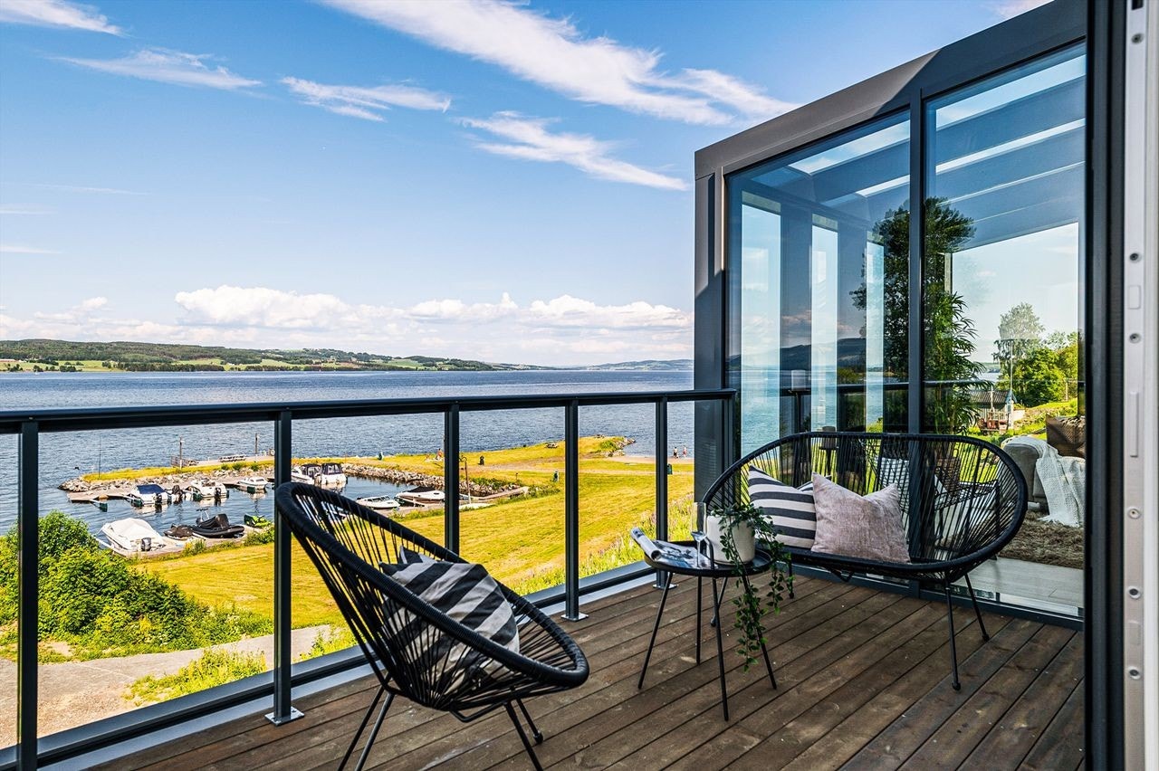 Nydelig utsikt fra deilig balkong utenfor kjøkken Galleribilde