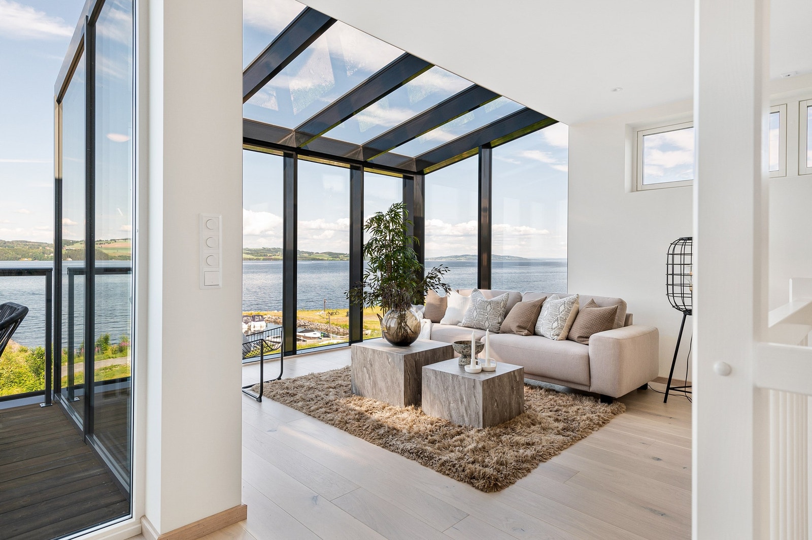 Fantastisk beliggenhet i første rekke mot Mjøsa Galleribilde