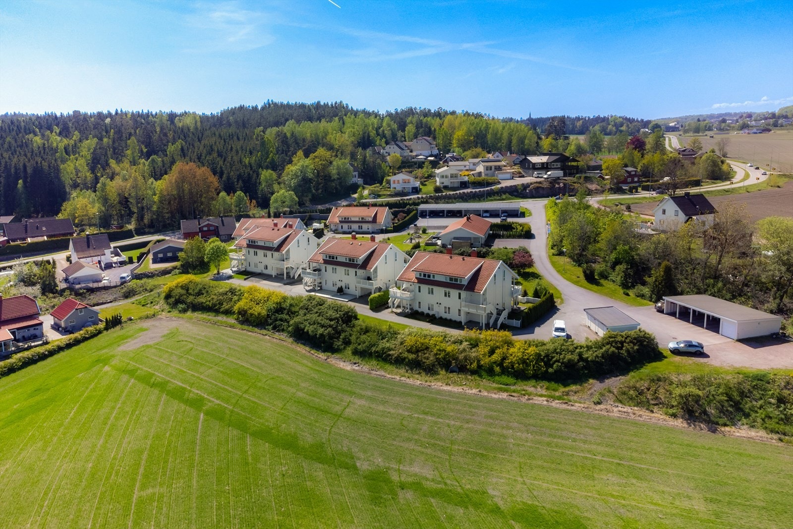 Det er god bussforbindelse til både Tønsberg og Sandefjord, hvor det er gode shoppingmuligheter. Galleribilde