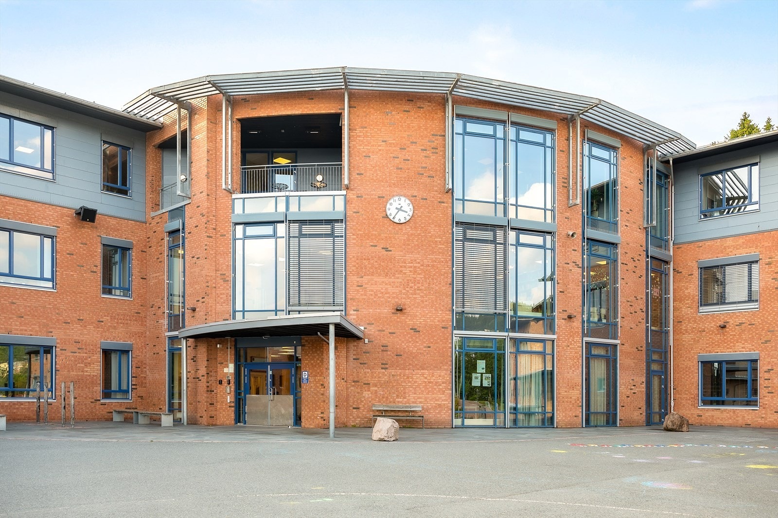 Fra leiligheten er det ca. 4 minutters gange til Ammerud barneskole. Galleribilde