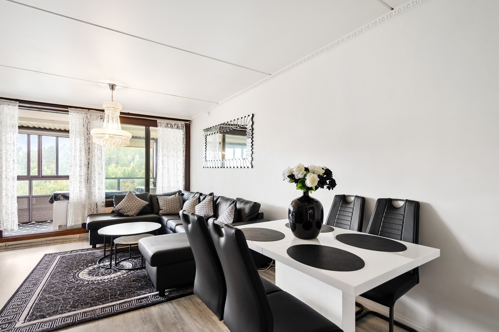 Varmtvann, fyring og internett er inkludert i felleskostnadene. Galleribilde