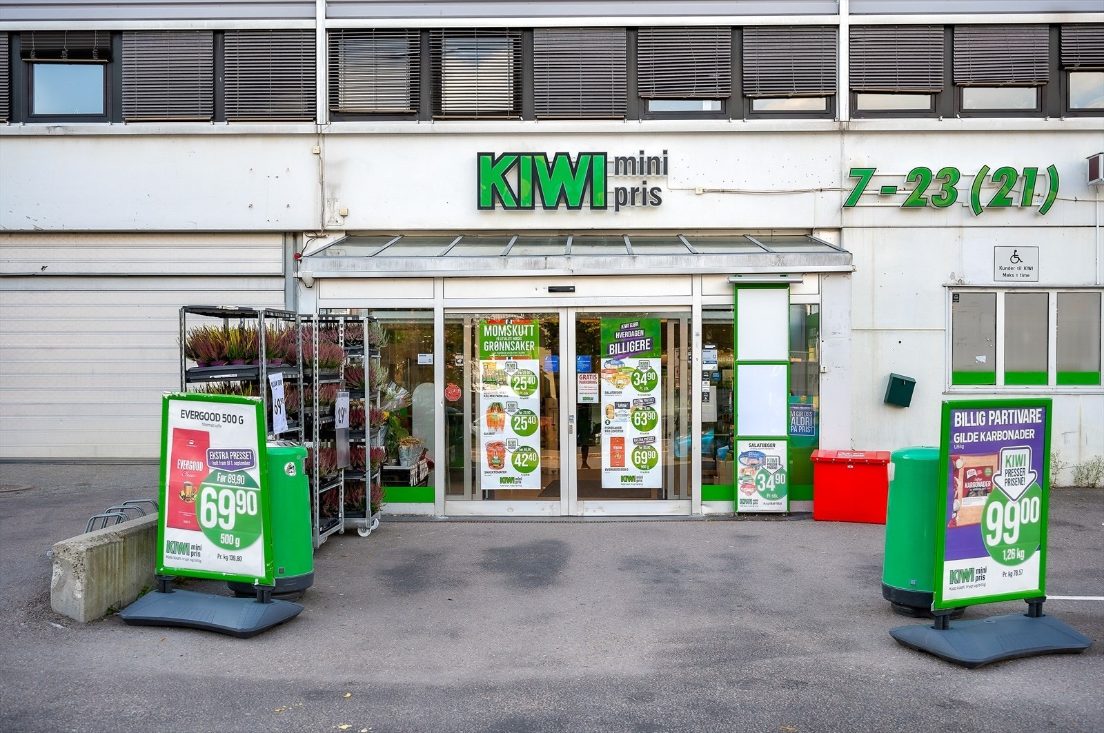Dagligvarehandelen kan gjøres på blant annet Kiwi Ammerud, Rema 1000 Grorud og Meny. Galleribilde
