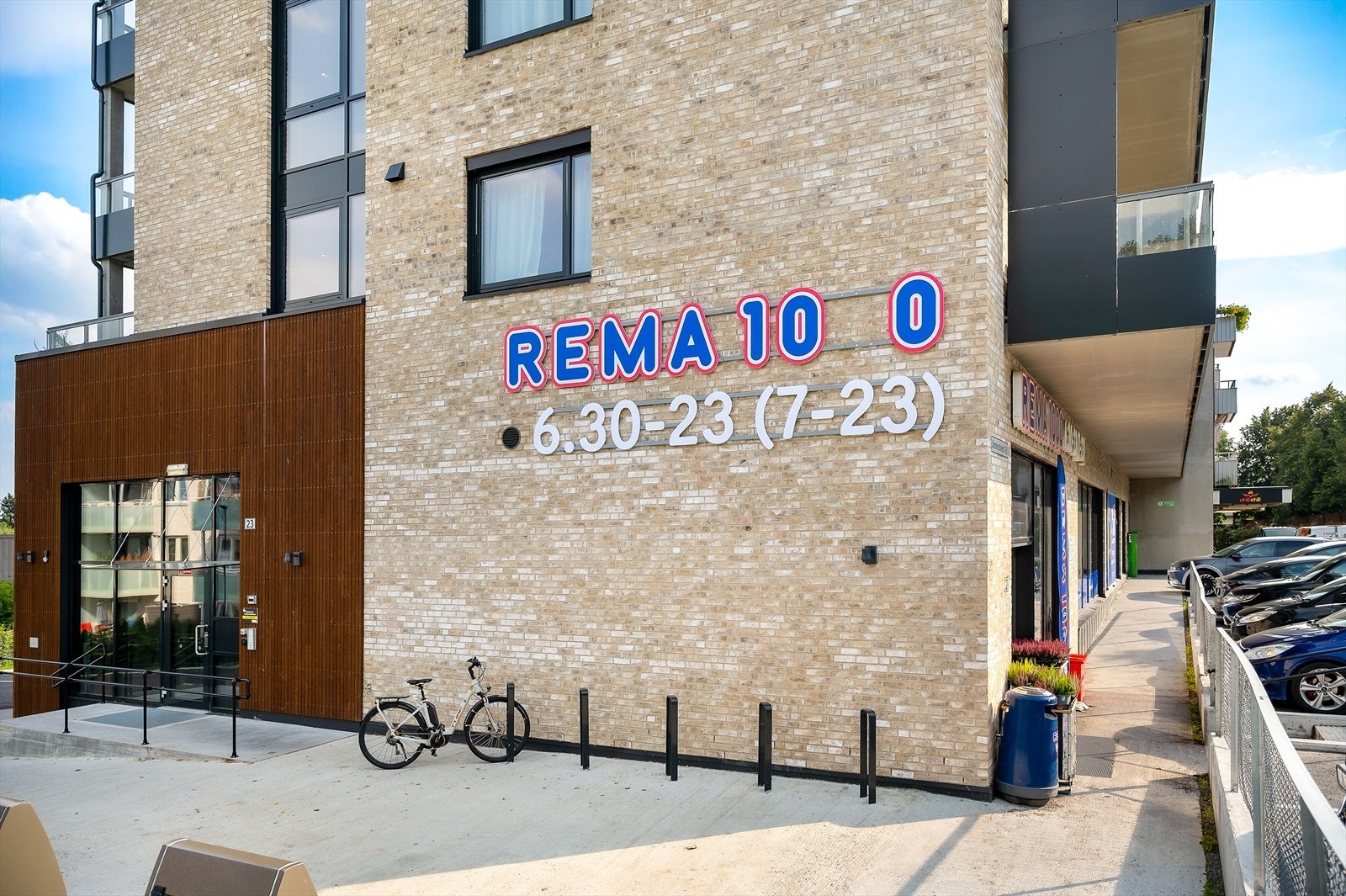 Dagligvarehandelen kan gjøres på blant annet Kiwi Ammerud, Rema 1000 Grorud og Meny. Galleribilde