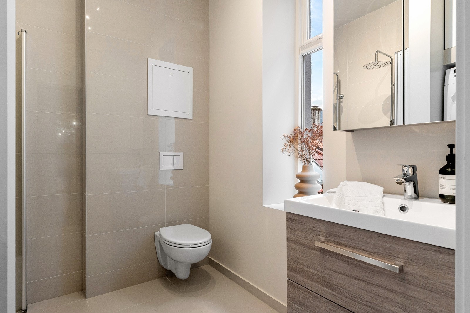 Strøkent bad med dobbeldusj fra 2020 Galleribilde