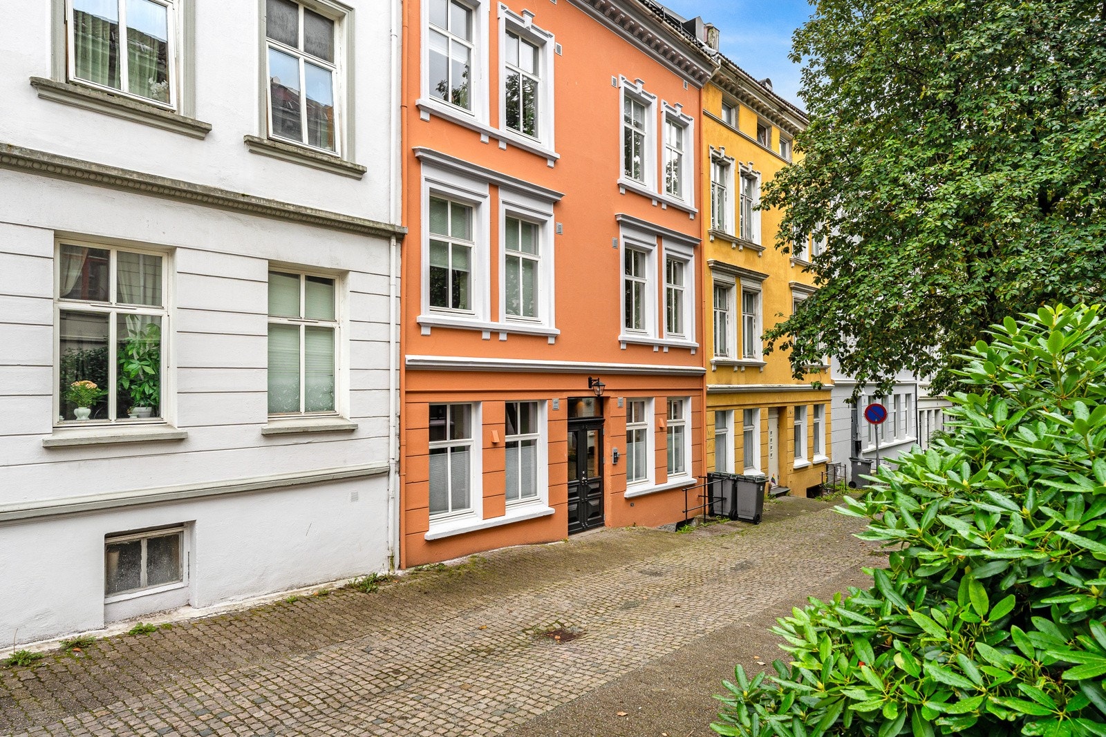 Rålekker leilighet i klassisk bygård, leiligheten ligger i byggets 2.etg. Galleribilde