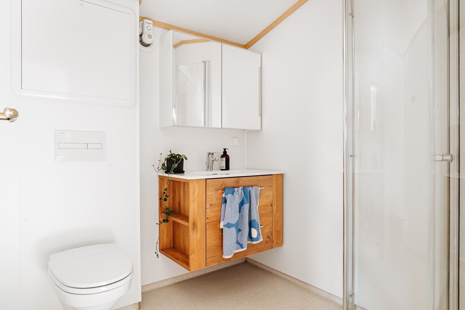 Klassisk bad! I 2020 fikk badet rør-i-rør system. Galleribilde