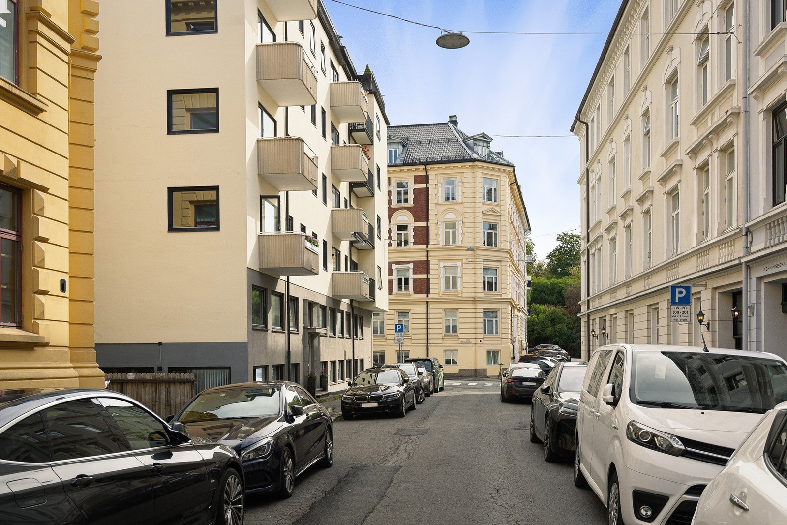 Oppgangen finner du i Terningbekk 6, rundt hjørnet for Niels Juels gate. Galleribilde