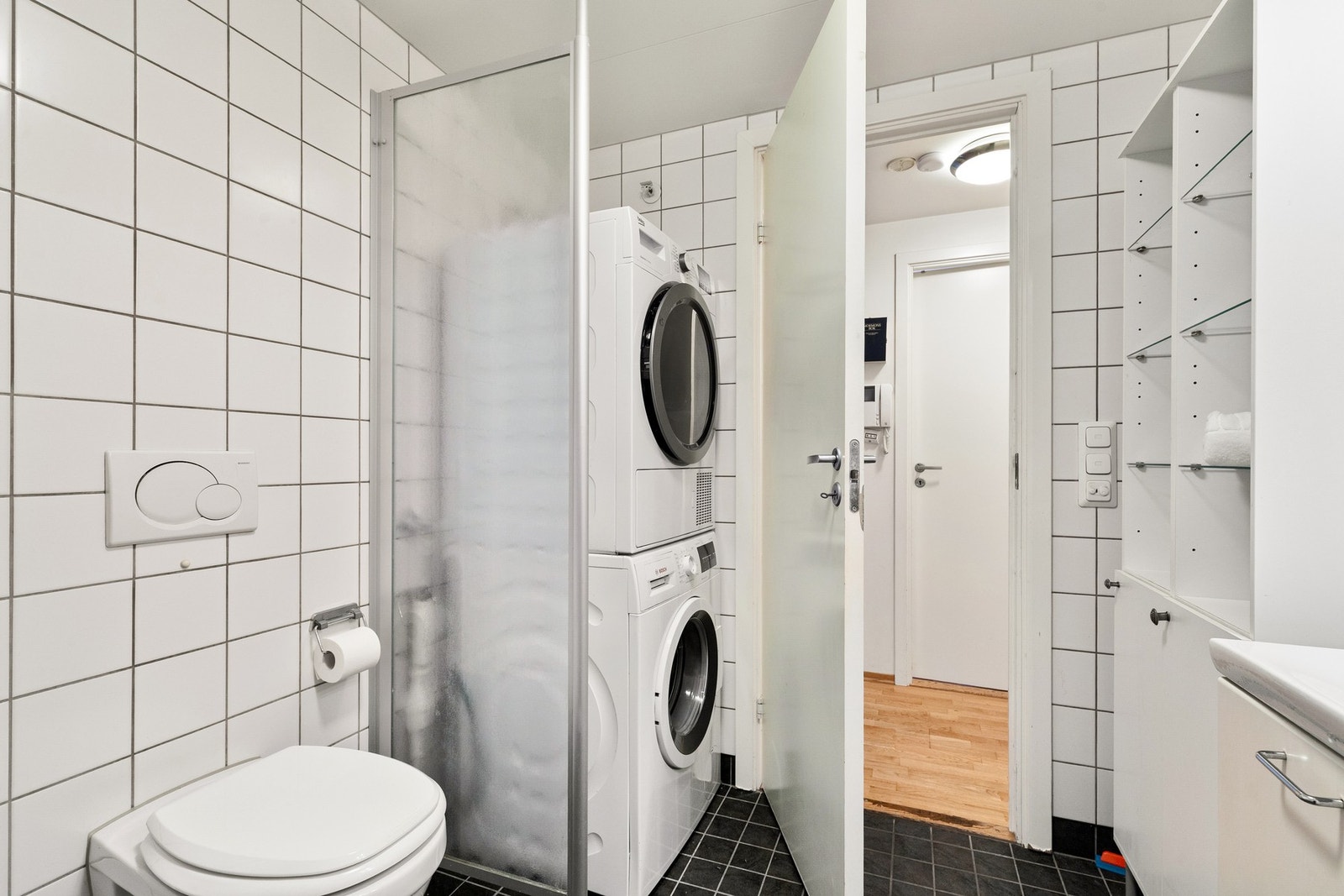 Opplegg for vaskemaskin og tørketrommel. Galleribilde