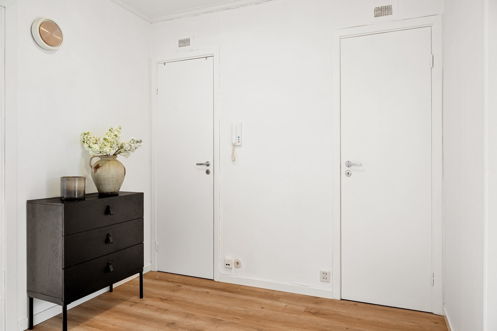 Det er god plass til ekstra oppbevaring i to innvendige boder i leiligheten i tillegg er det en ekstern bod i kjeller. Galleribilde