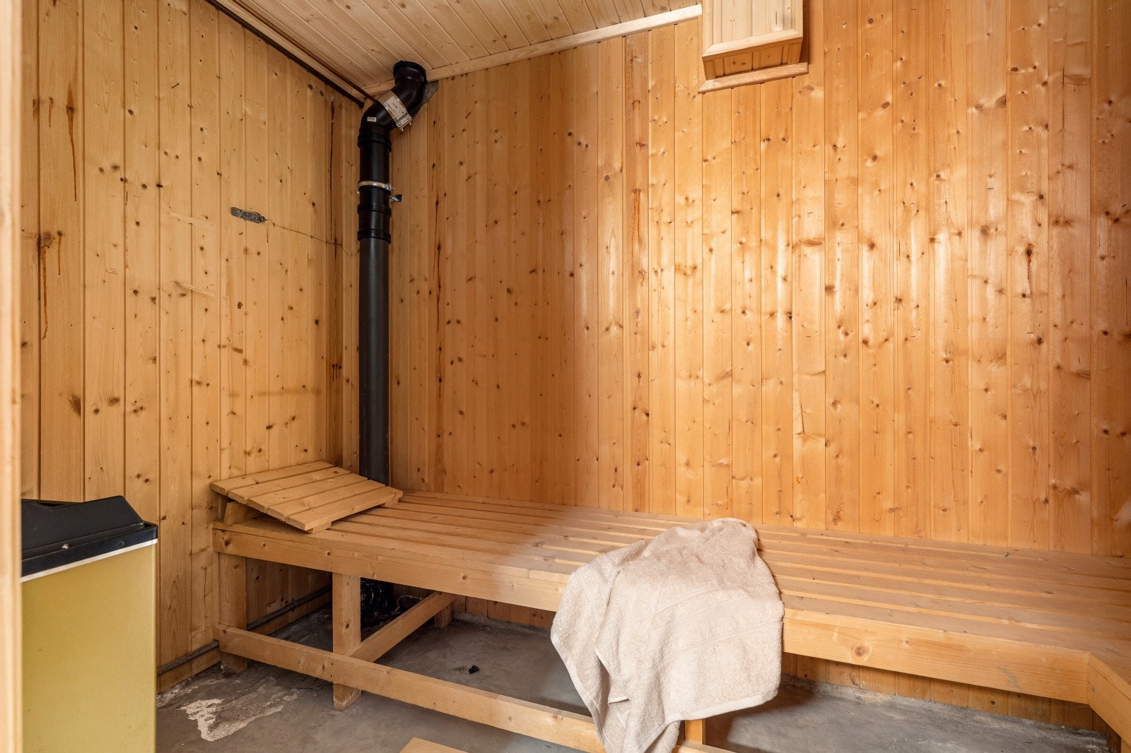 Badstue i tilknytning med badet i underetasjen. Galleribilde