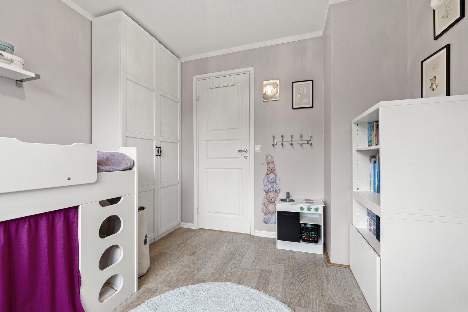 Soverommet har en fin størrelse og kan enkelt møbleres etter behov. Galleribilde