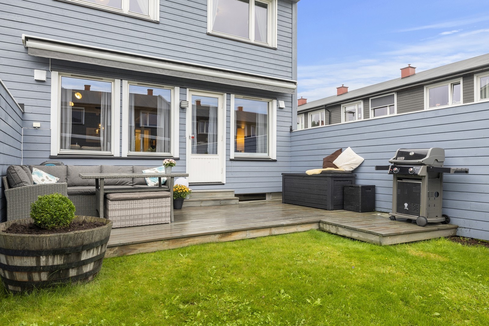 Boligen har en flott intern beliggenhet på feltet med umiddelbar nærhet til skole, barnehage og Coop Extra. Galleribilde