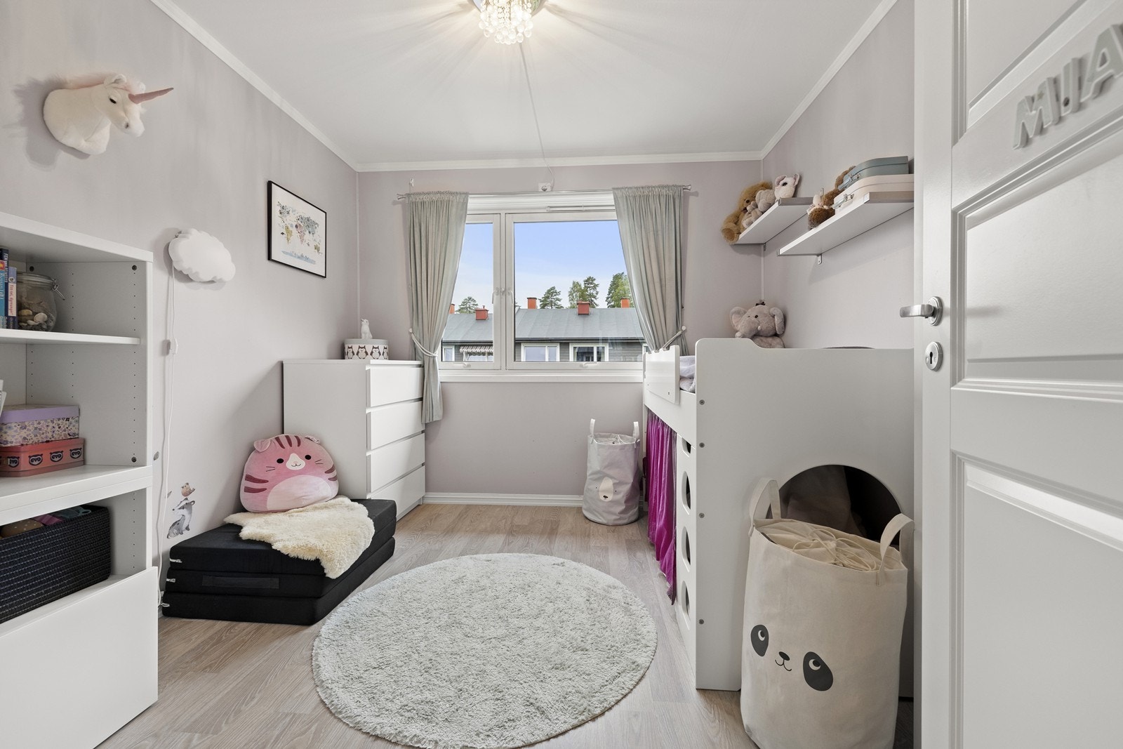 Soverom 2 - med god plass til både lek og hvile. Galleribilde