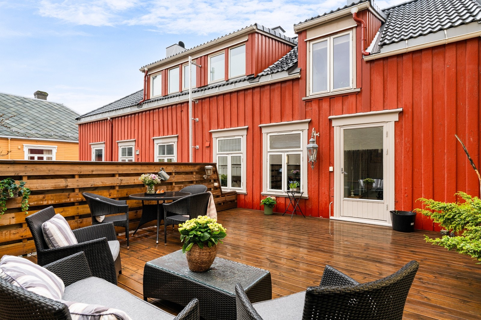 Tilgang til privat terrasse som ligger solrikt til. Galleribilde