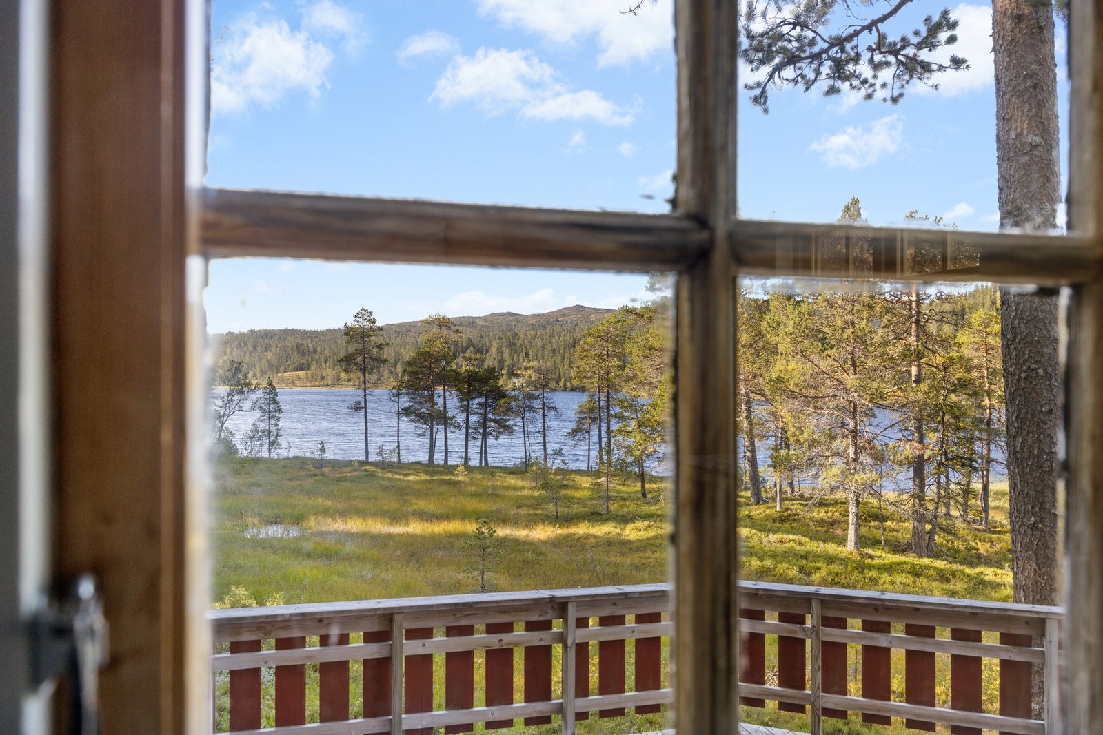 Utsikt til Henningvatnet! Galleribilde