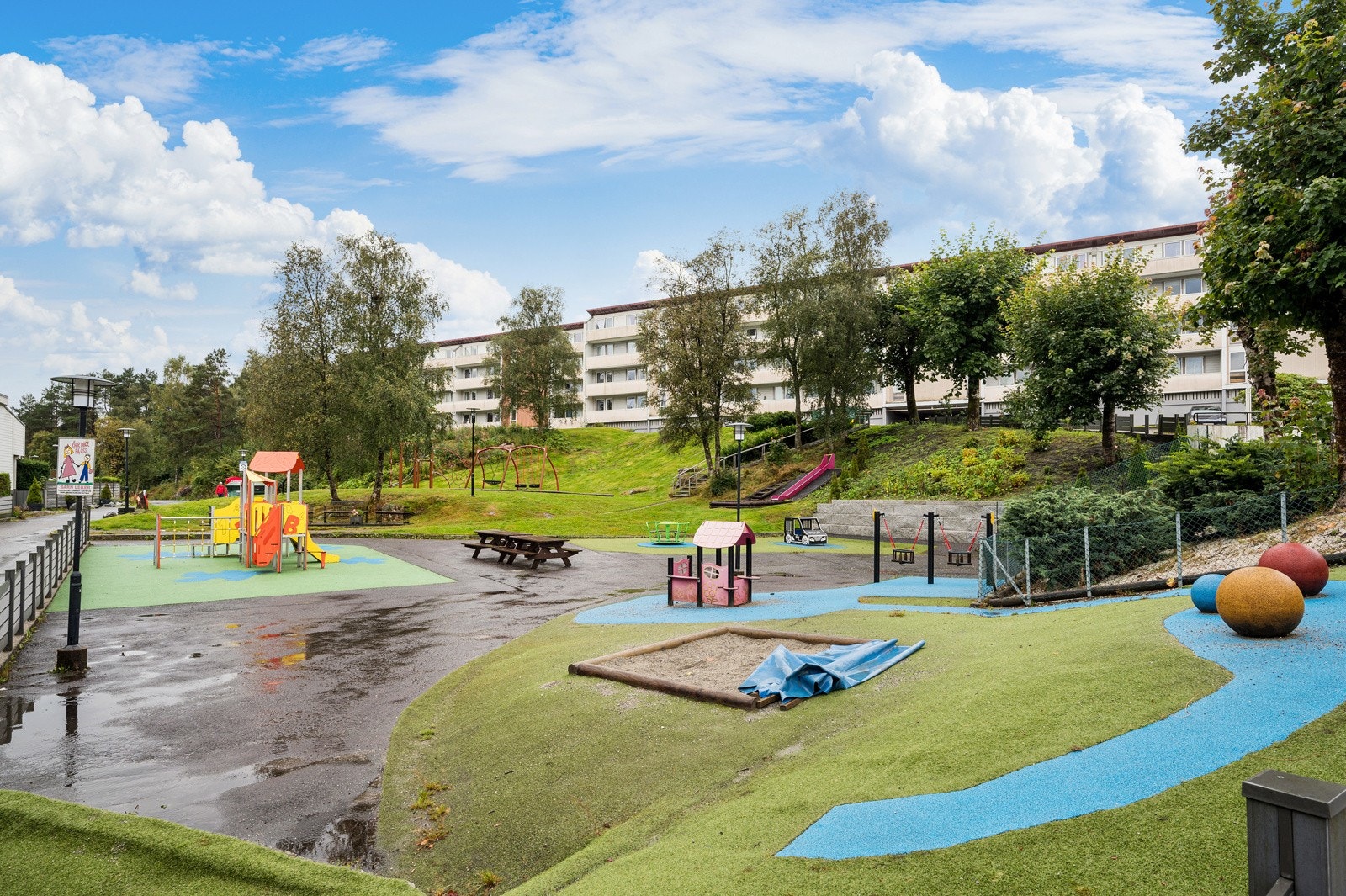 - Lekeplass for de minste like ved boligen - Galleribilde
