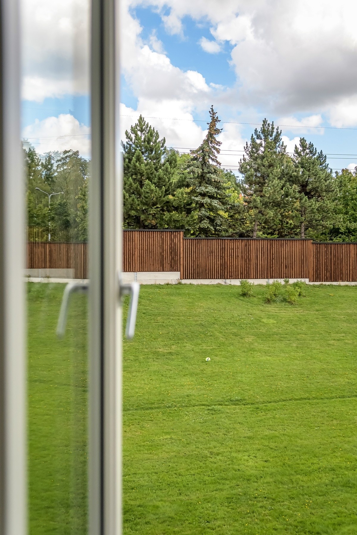 Utsyn mot store, grønne friområder. Galleribilde