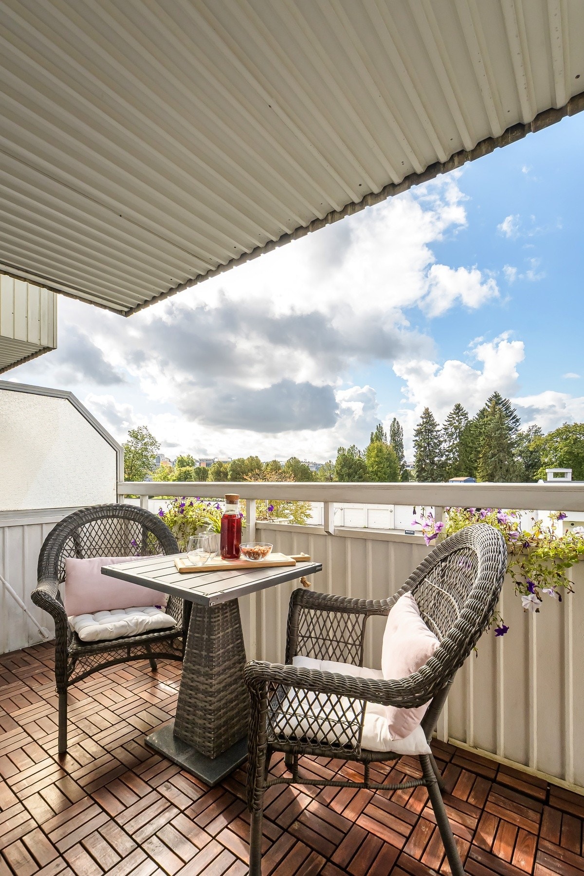 Her kan man trekke seg tilbake og nyte solfylte dager i behagelige omgivelser. Galleribilde