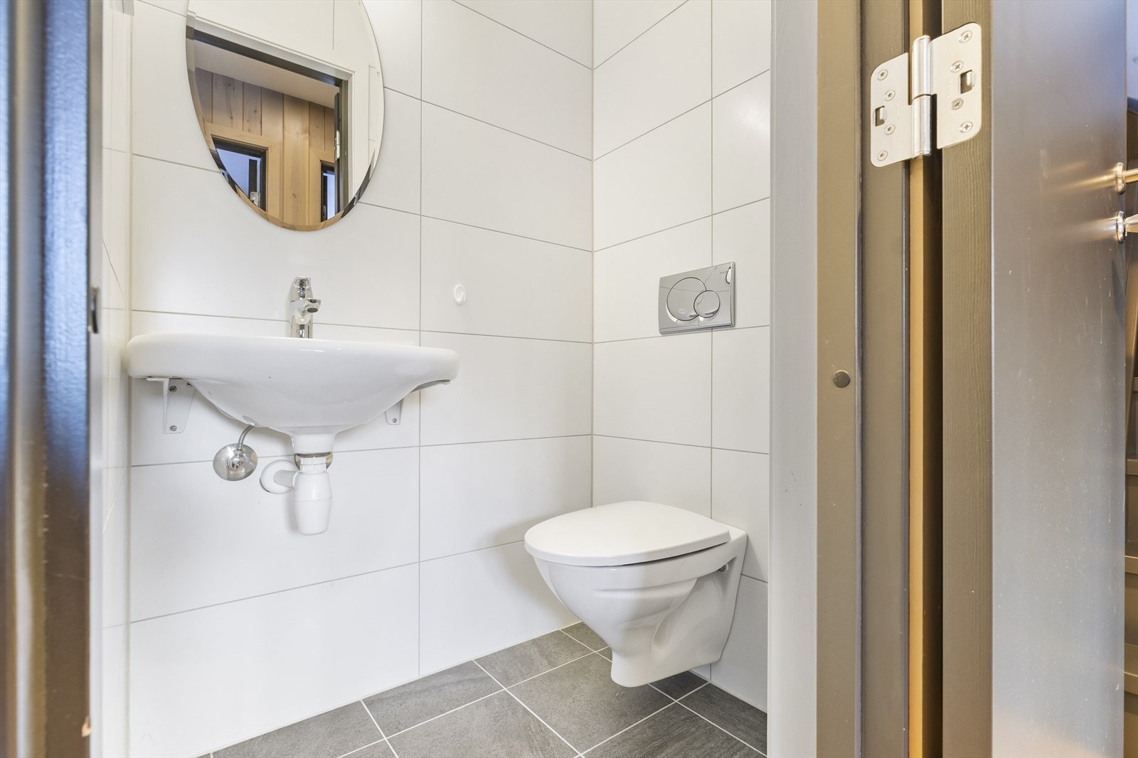 Separat toalettrom er det også i 1. etasje Galleribilde