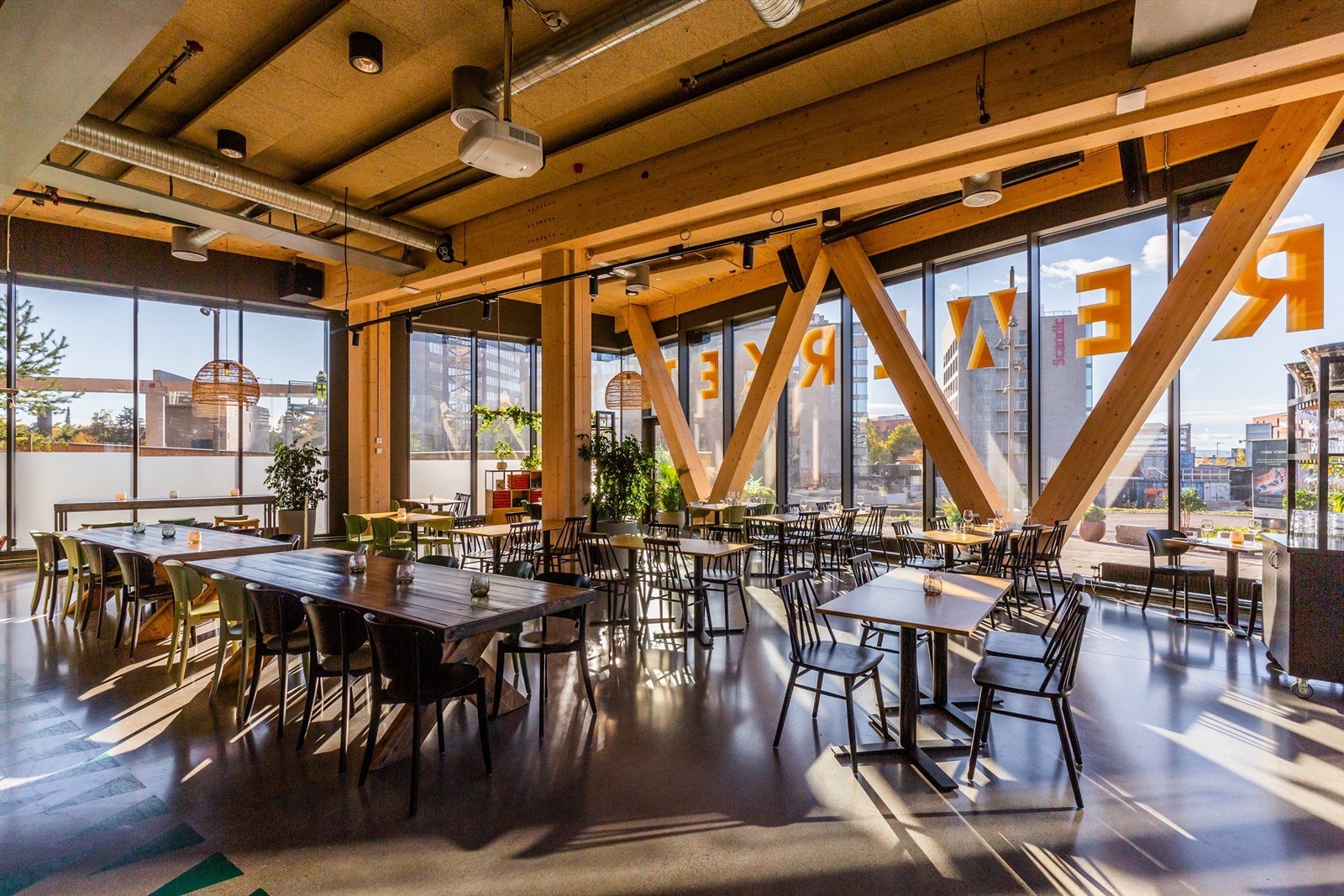 Trewerket Restaurant er åpent for lunsj, møter og større selskap, arrangementer, bryllup, julebord og konfirmasjoner. Galleribilde