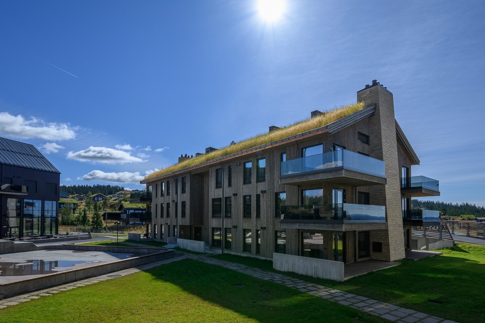 Området byr også på et bredt tilbud av både sommer- og vinteraktiviteter, og med en høyde på 800 meter over havet, kan du nyte en fantastisk utsikt mot fjell og dal. Galleribilde