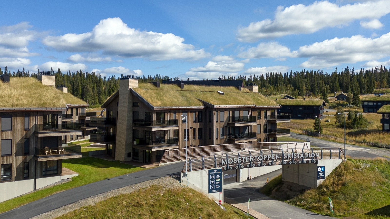 Flytt rett inn med langrennsløyper og tilfartsløyper til og fra alpinbakken rett utenfor inngangsdøren. Galleribilde