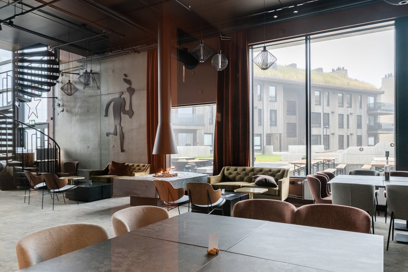 Hev Mosetertoppen med À la carte- og pizzameny som følger sesongens råvarer. Galleribilde