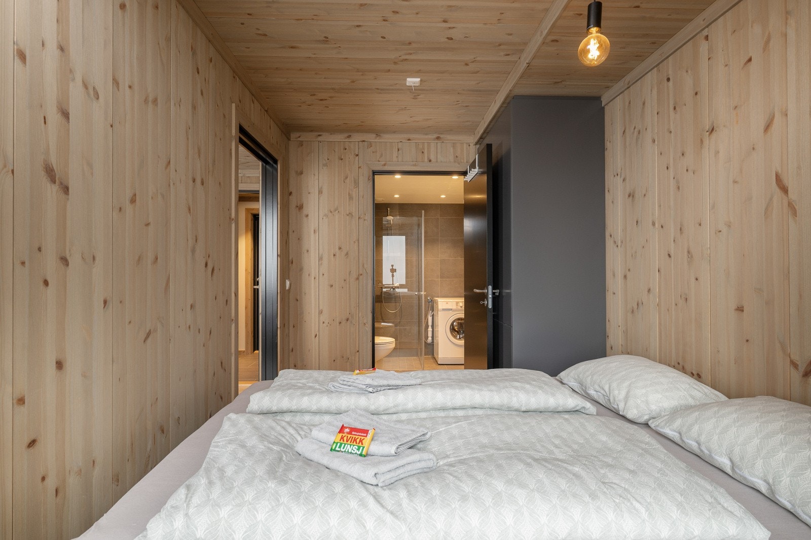 Direkte tilkomst til badet fra soverommet. Galleribilde