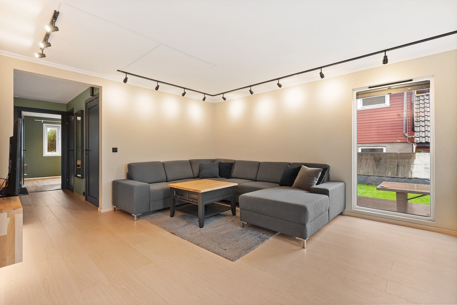 Leiligheten selges møblert som vist på bildene og er ledig for overtagelse. Galleribilde