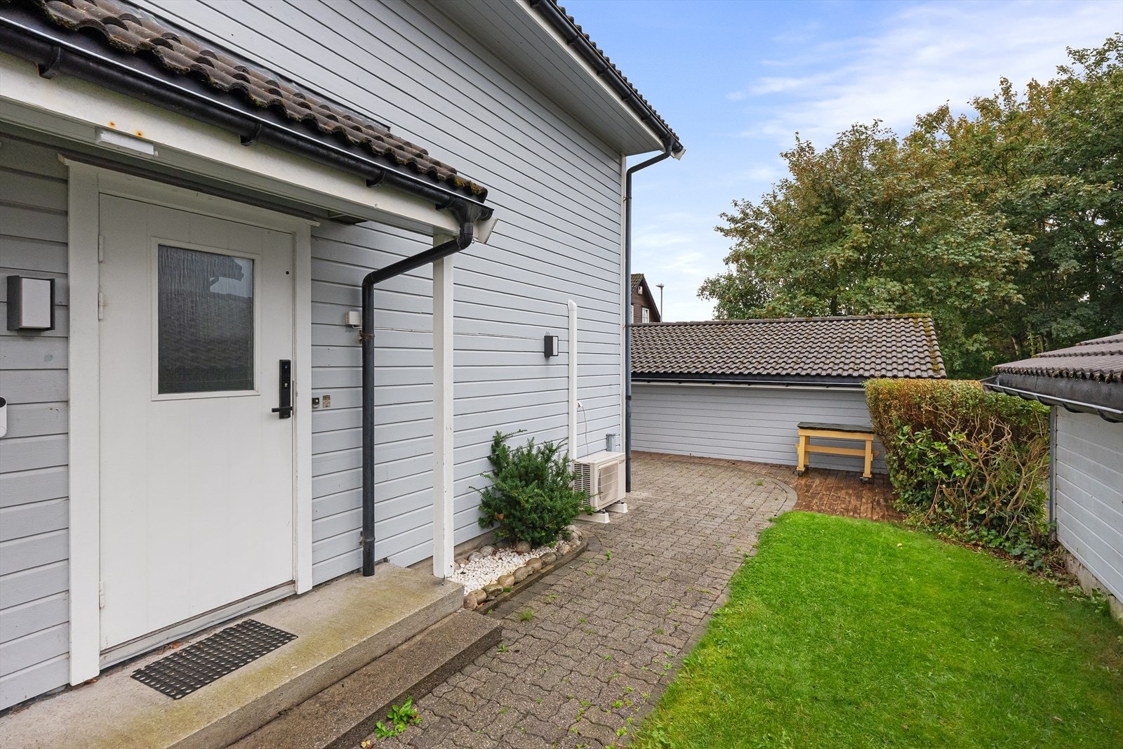 Egen inngangsdør. Praktisk kodelås. Galleribilde