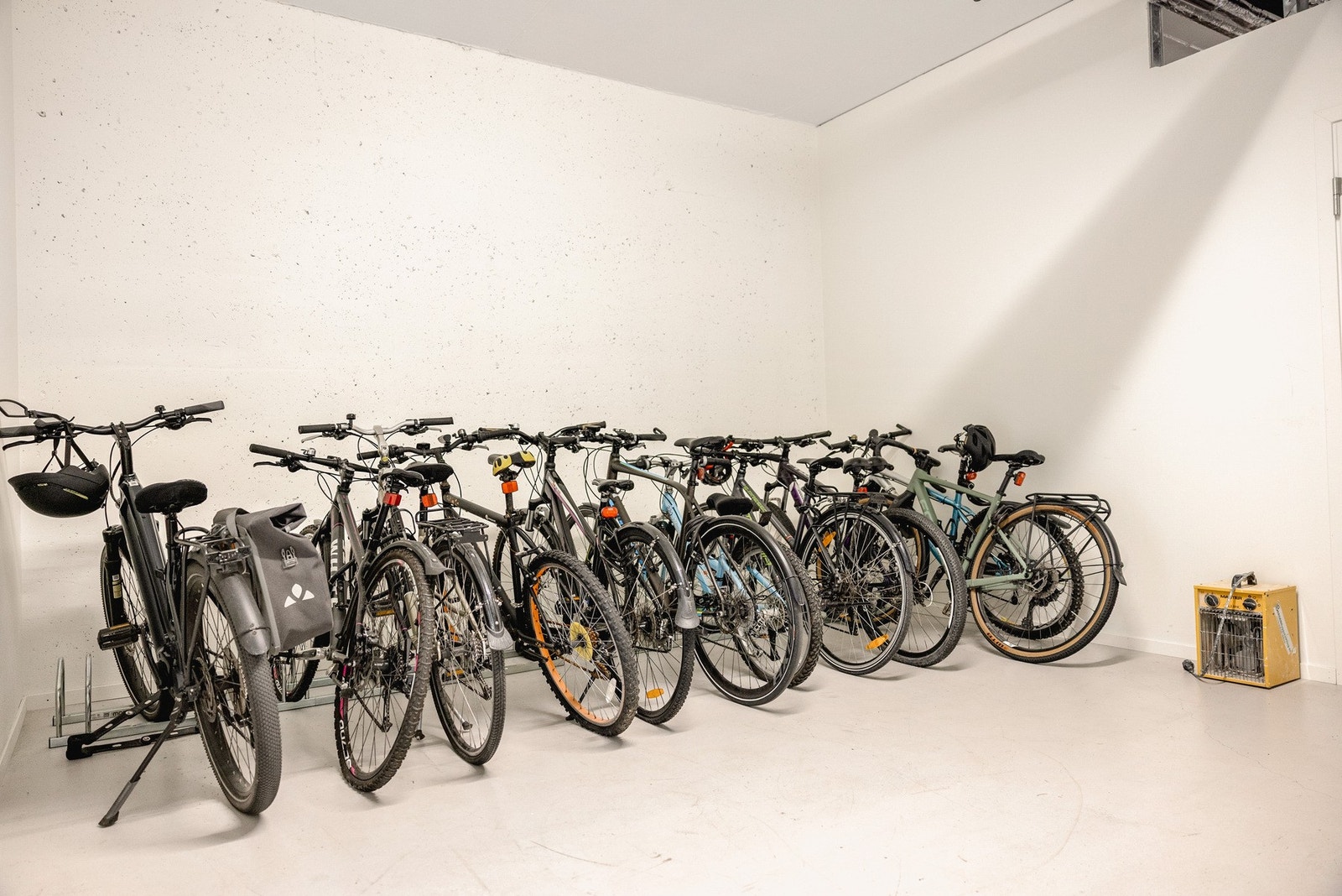 Sameiet har også en sykkelbod, noe som er svært praktisk da man har kort vei til flere fasiliteter. Galleribilde