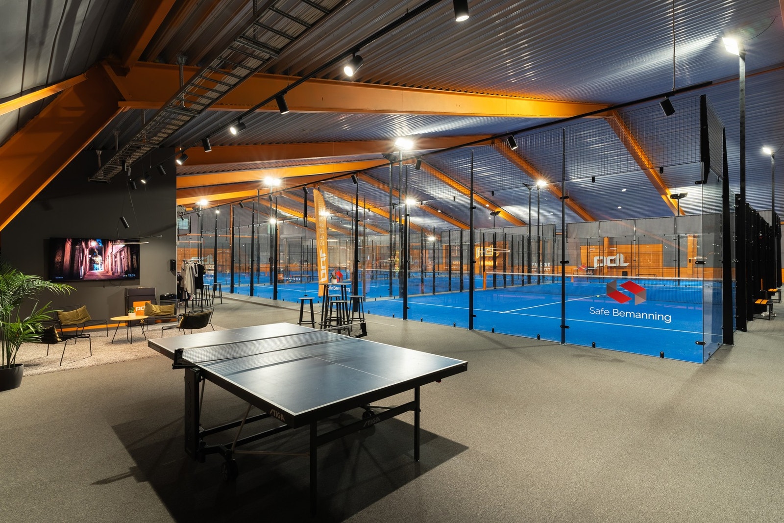 Ved Kiwi finner man også et Padelsenter med gode treningsmuligheter. Galleribilde