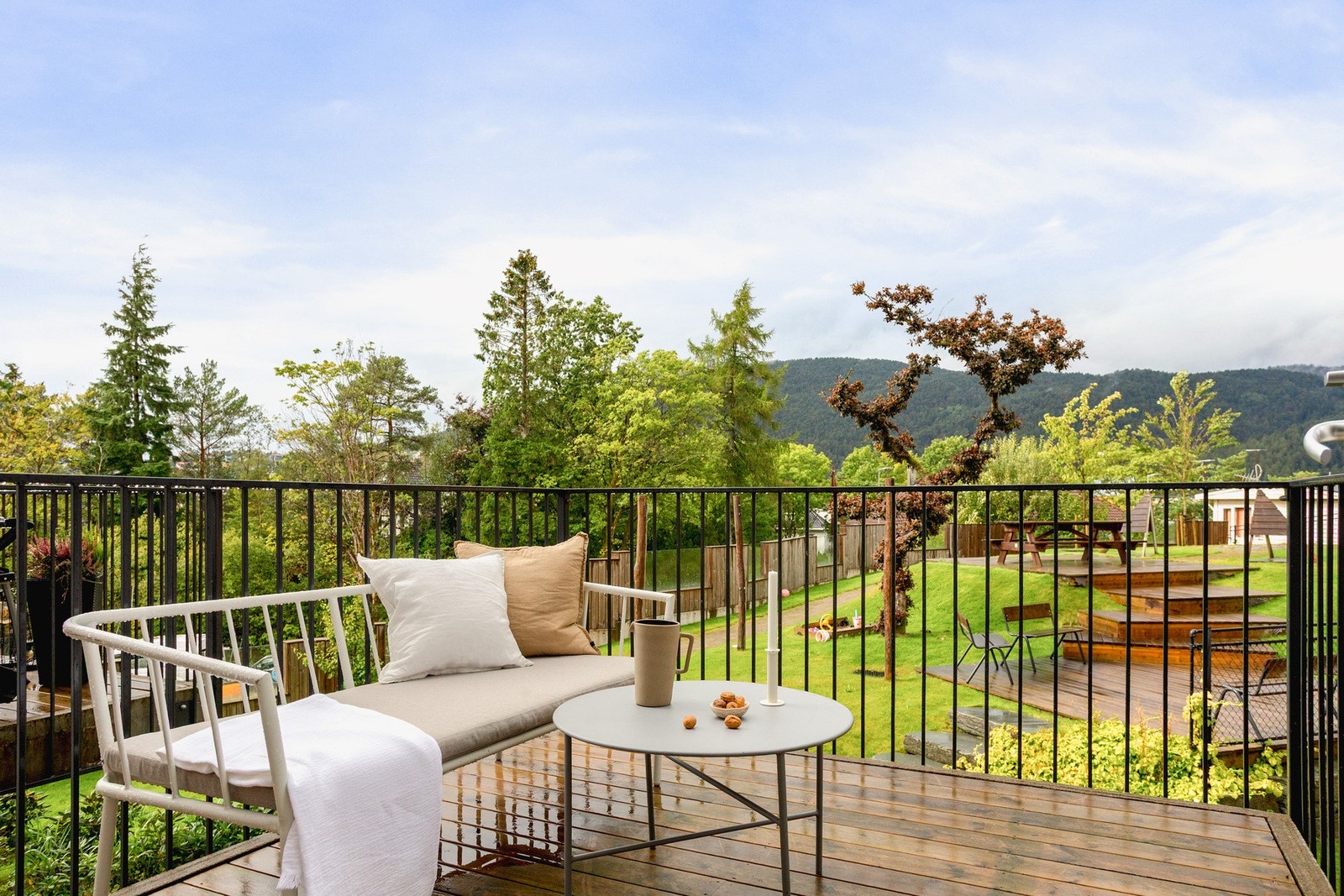 Boligen har en herlig balkong i 2. etasje som måles til 7 kvm. Galleribilde