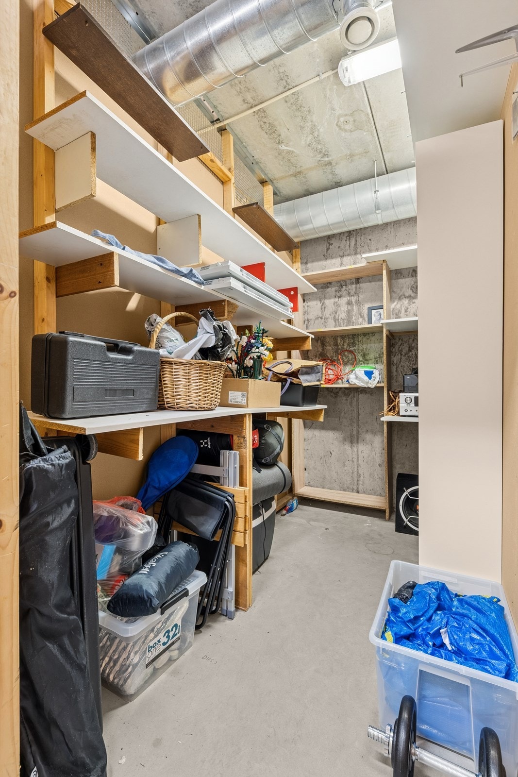 Kjellerbod. Galleribilde