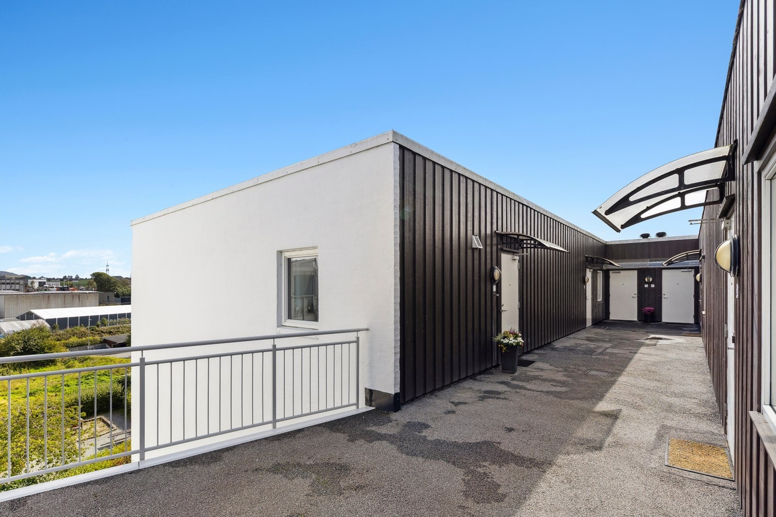 Leiligheten har et hyggelig inngangsparti. Galleribilde