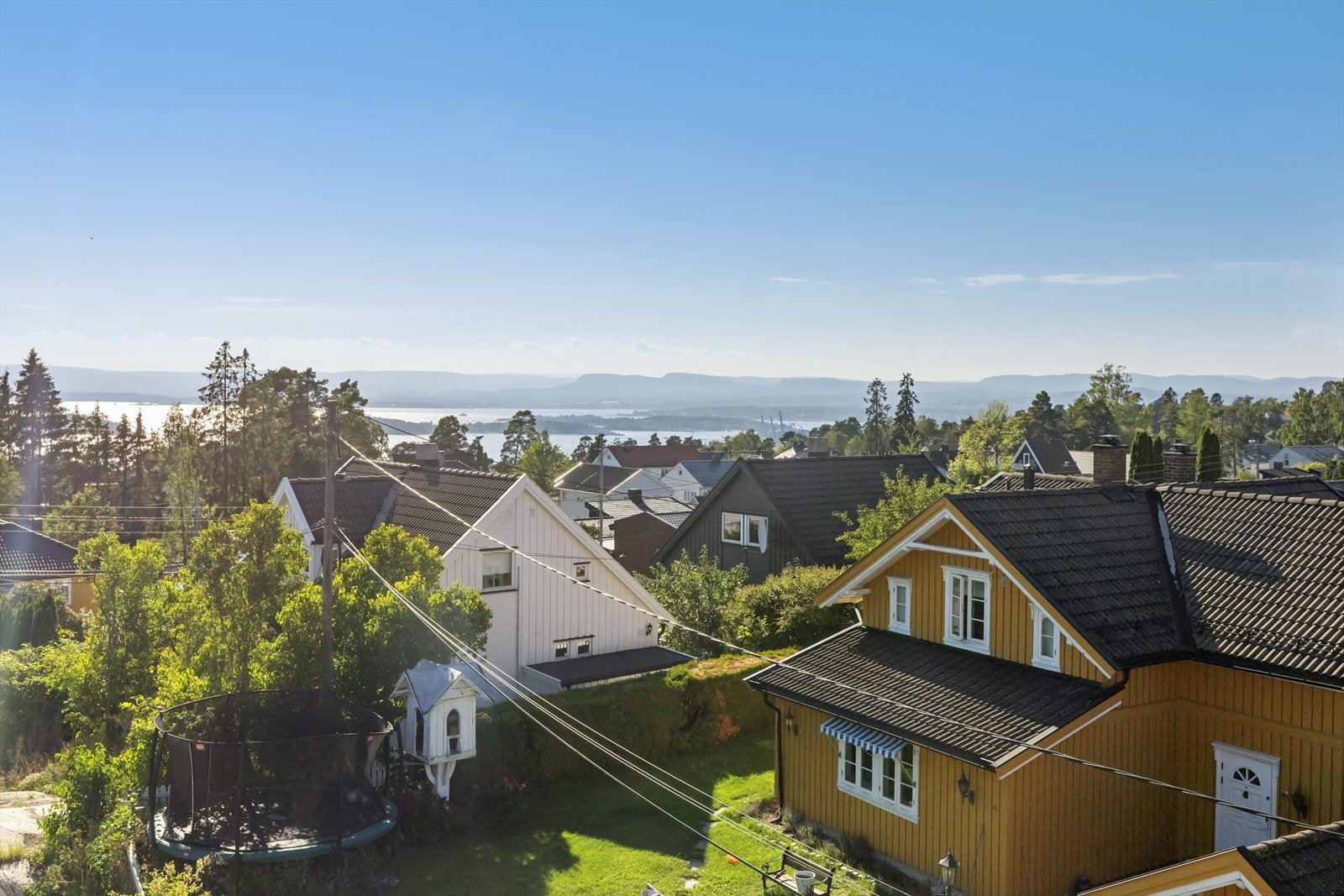 Området er kjent for sin attraktive beliggenhet, med nærhet til natur, rekreasjonsområder og god infrastruktur. Galleribilde