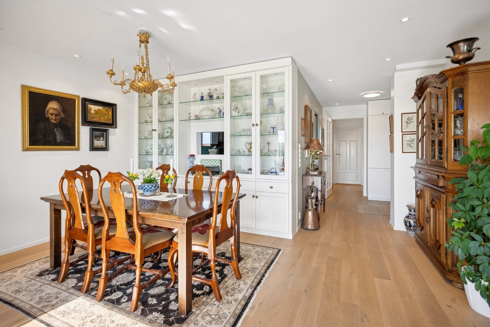 Her er det god plass, noe som gjør det til et perfekt sted for både avslapning og sosiale sammenkomster. Galleribilde