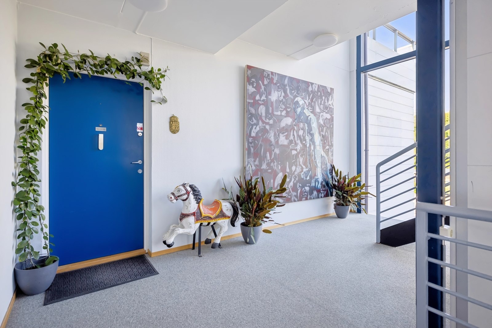 Inngang til leiligheten i 2.etasje. Galleribilde