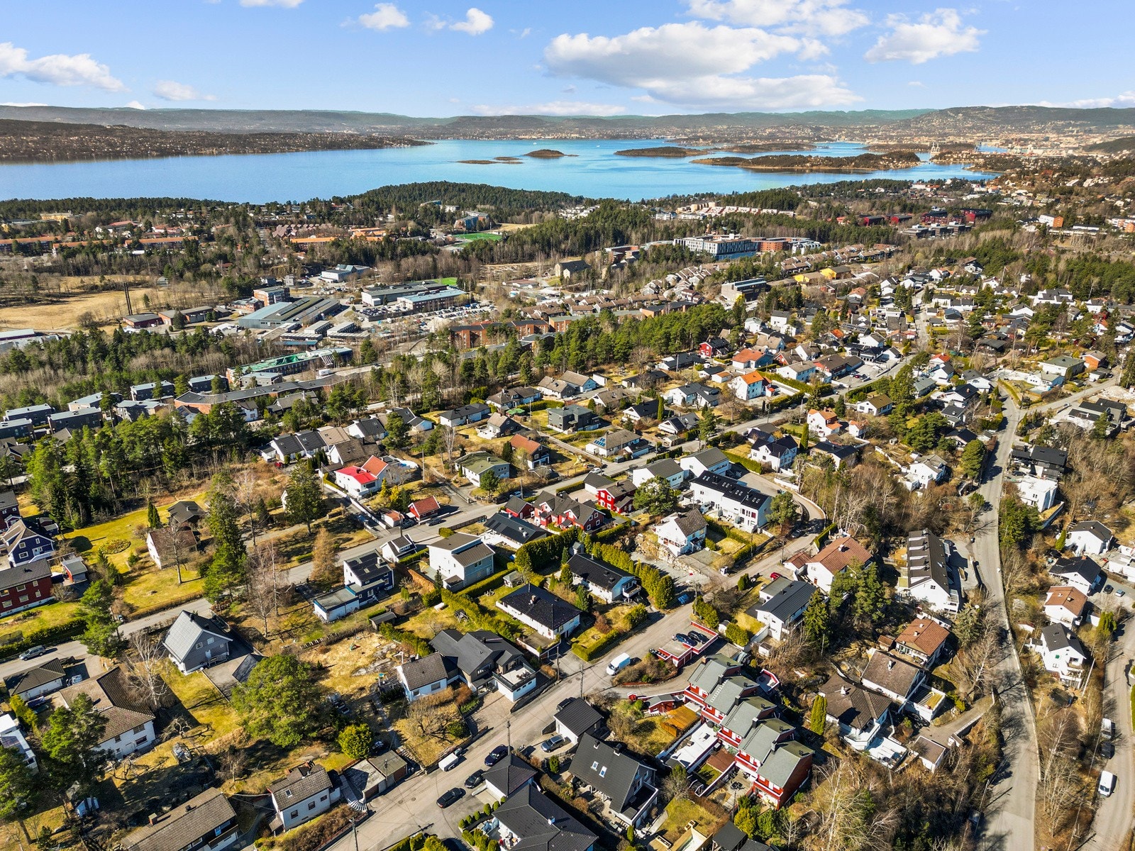 Hyggelige omgivelser danner en perfekt ramme rundt dette flotte huset Galleribilde