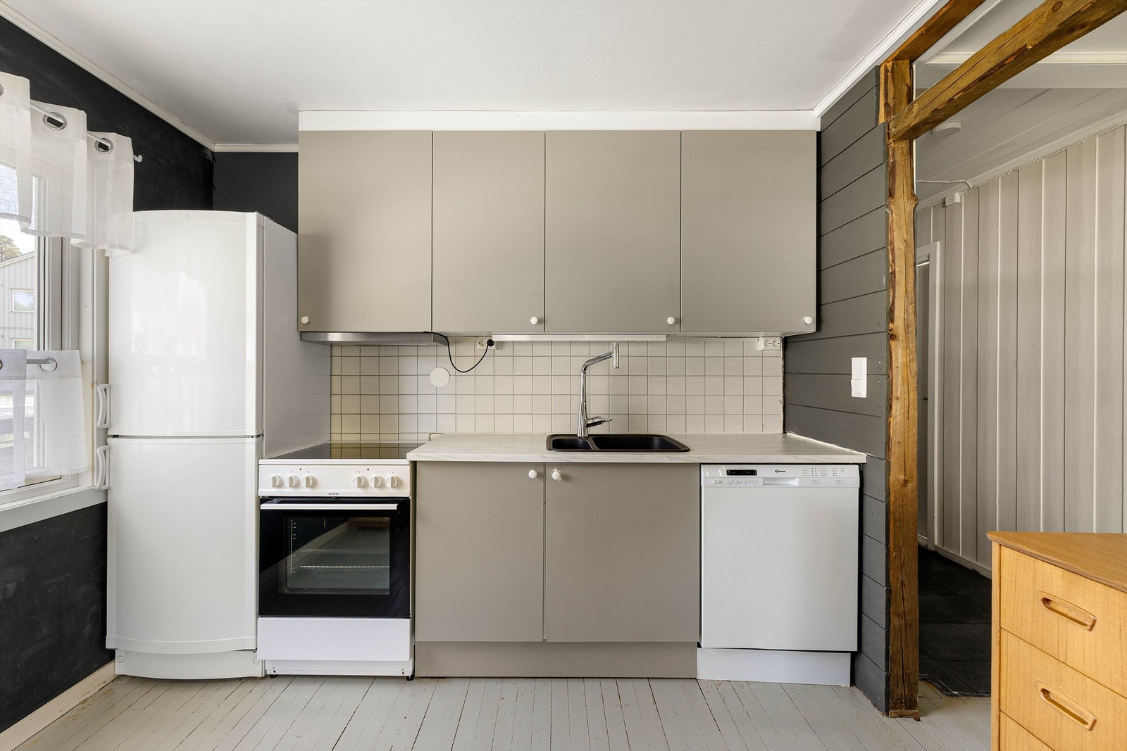 Om hele eller deler av den opprinnelige romløsningen tilbakeføres, vil det være mulighet for supplerende skap- og kjøkkeninnredning. Galleribilde