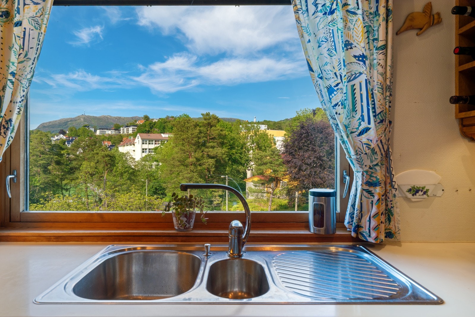 Utsikt i fra kjøkkenet mot Ulriken Galleribilde