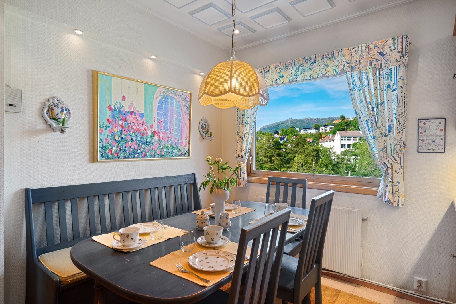 Koselig spiseavdeling på kjøkkenet Galleribilde