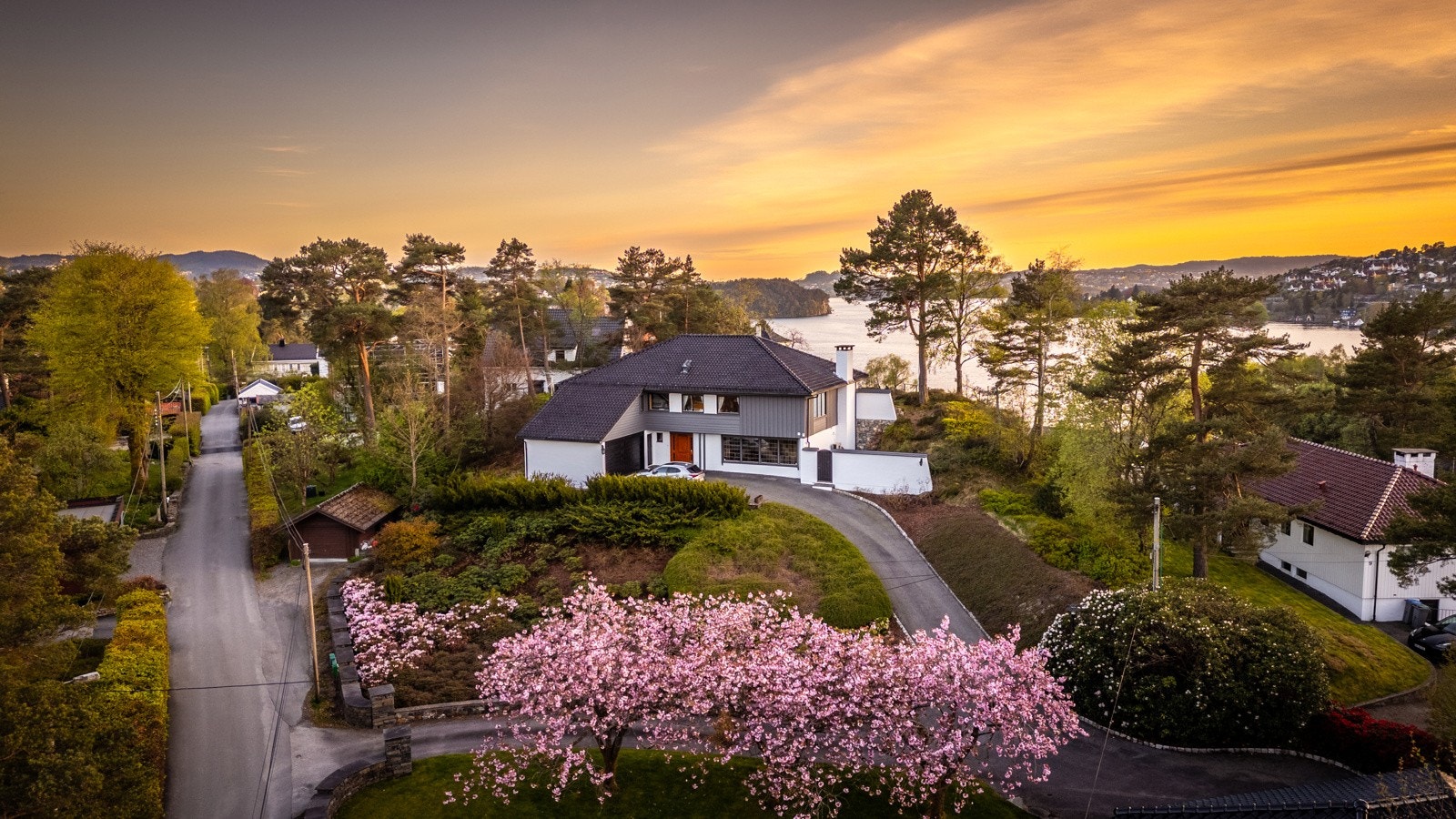 Praktfull hage Galleribilde