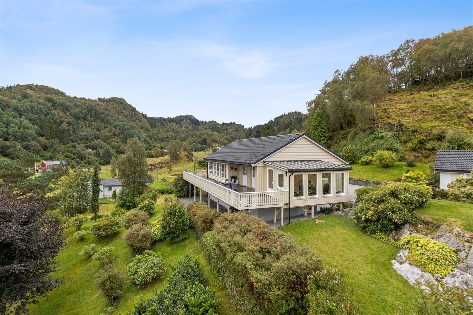 Velkommen til Myrtveitvegen 49 - presentert av Line Jeanette Hyseth Heggelund v/DnB Eiendom Galleribilde