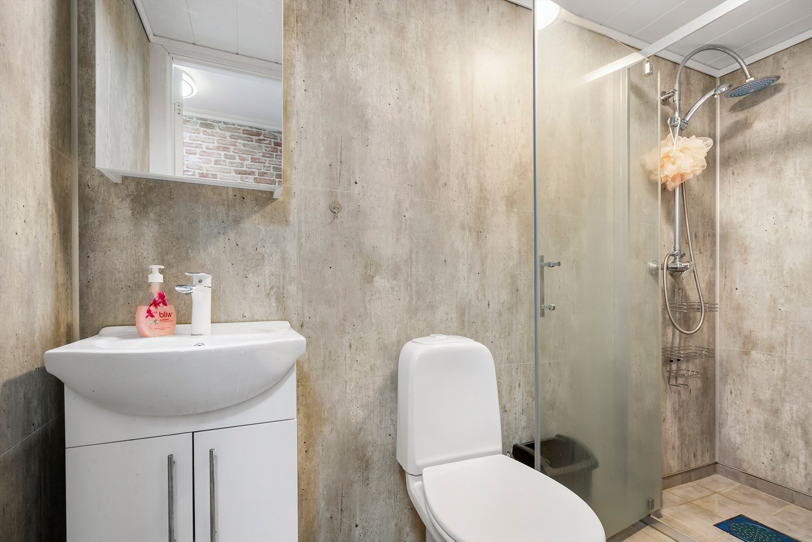 Bad/wc med dusj. Galleribilde