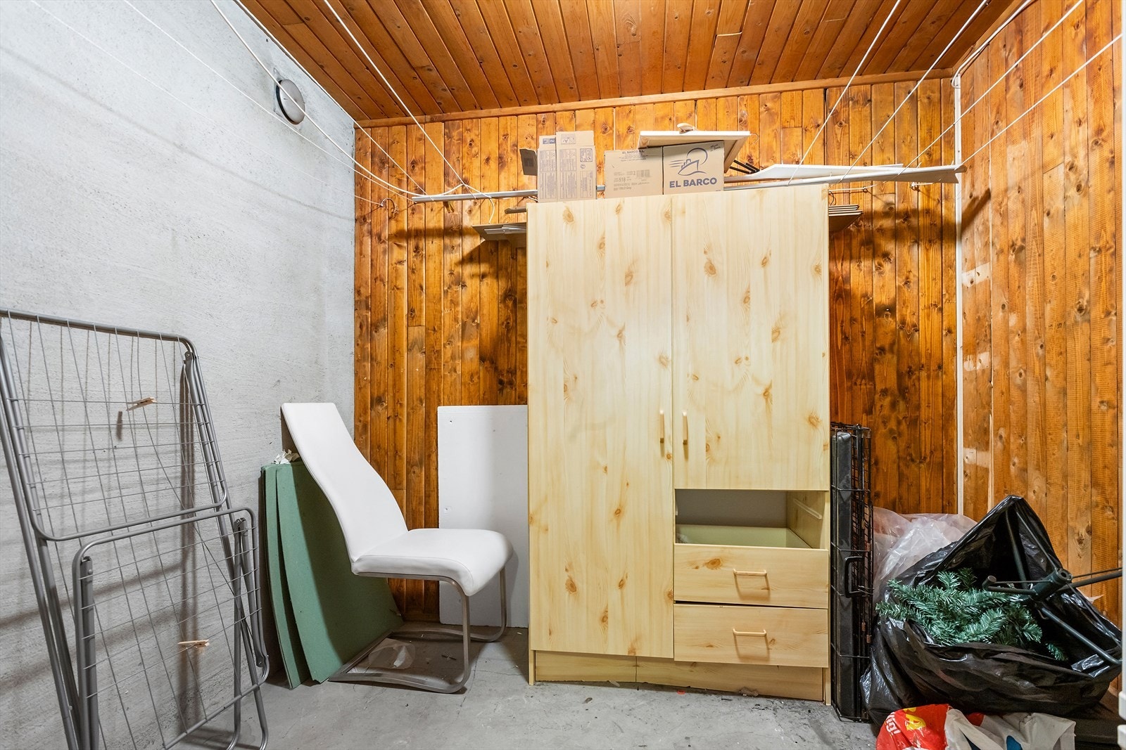 Innvendig bod. Galleribilde