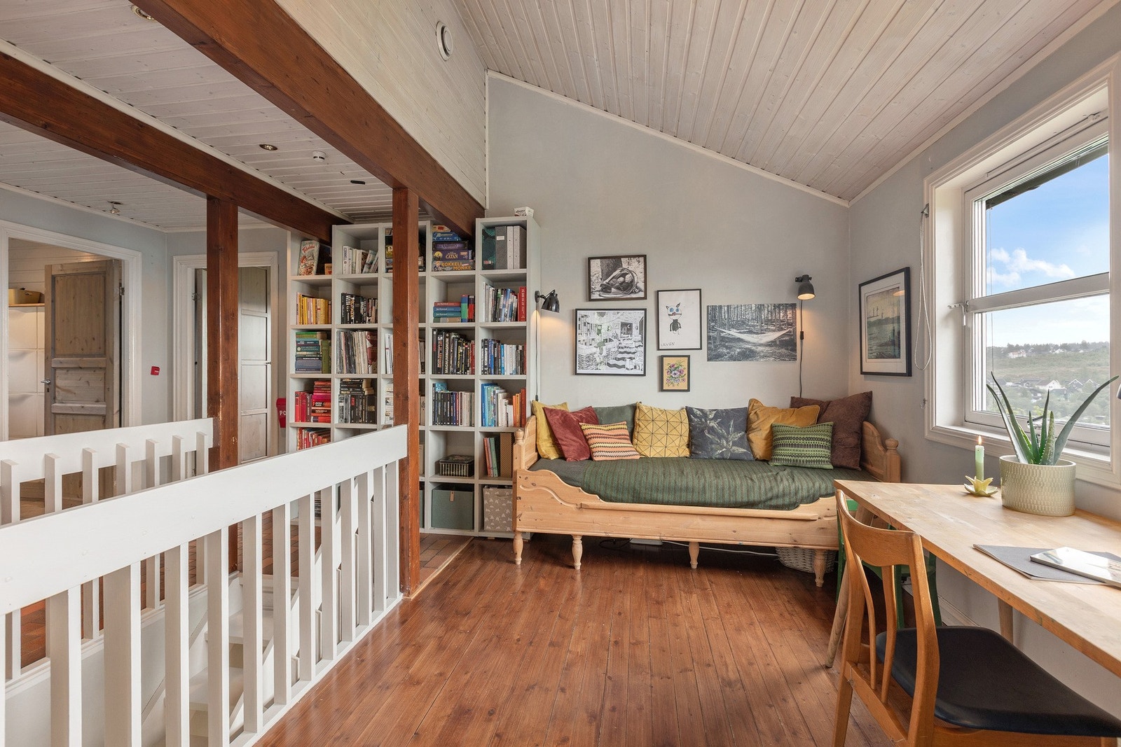 Ypperlig plass til enten kontor, ekstra stue eller lekeområde for de minste Galleribilde