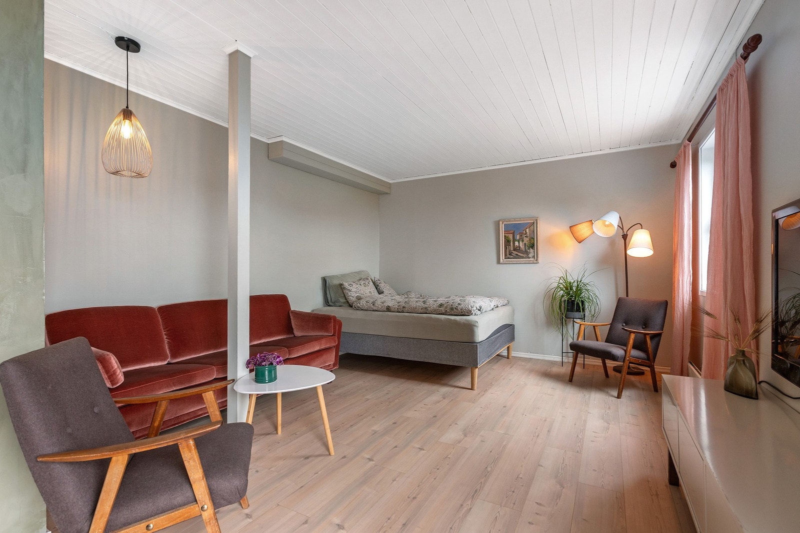 Soverom/stue, ypperlig for ungdommene i hus eller for utleie Galleribilde